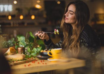 8 Foods for Breastfeeding Mothers to Eat and Avoid