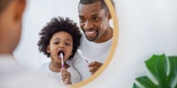 When Should I Start Brushing My Baby's Teeth? 5 When Should I Start Brushing My Baby's Teeth?