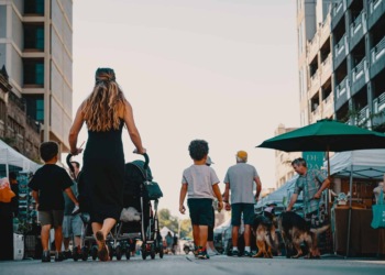 What You Need to Know About Traveling With a Pushchair