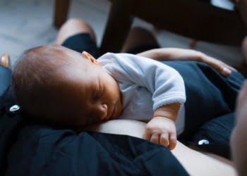5 Benefits Of Baby Sleeping On Tummy On My Chest