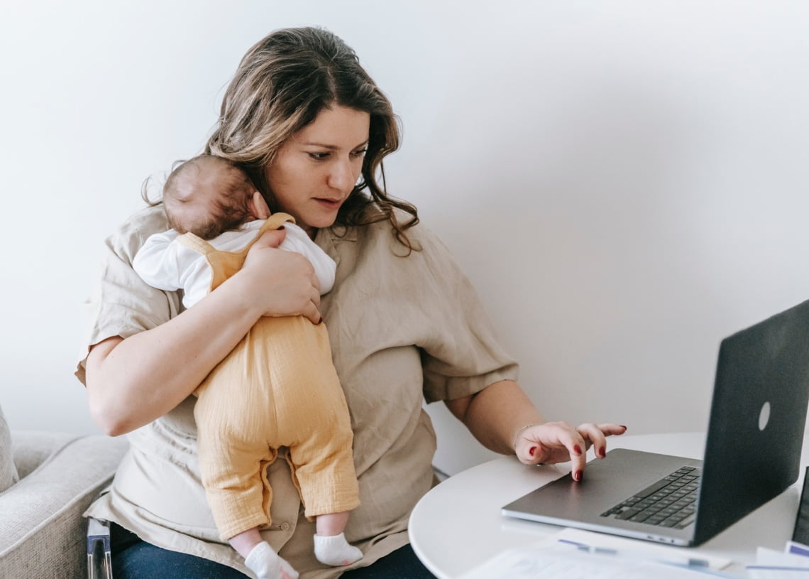 Breastfeeding While Juggling a Busy Schedule - Self - Care Tips for Moms 1 Breastfeeding While Juggling a Busy Schedule – Self – Care Tips for Moms