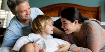 Traveling for the Holidays? Why Knotted Gowns Are Ideal for On-the-Go Newborn Parents! 7 Traveling for the Holidays? Why Knotted Gowns Are Ideal for On-the-Go Newborn Parents!