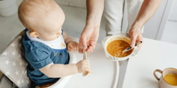 How Long To Keep Baby Upright After Feeding And When To Stop? 7 How Long To Keep Baby Upright After Feeding And When To Stop?