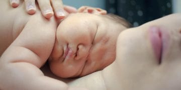 How Long to Keep Baby Upright After Feeding? 6 How Long to Keep Baby Upright After Feeding?