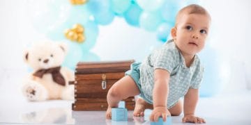 What Are Some Ways I Can Play with My Newborn Using Toys? 4 What Are Some Ways I Can Play with My Newborn Using Toys?