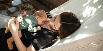 Skin-to-Skin and Breastfeeding: What Every New Mom Should Know 2 Skin-to-Skin and Breastfeeding: What Every New Mom Should Know